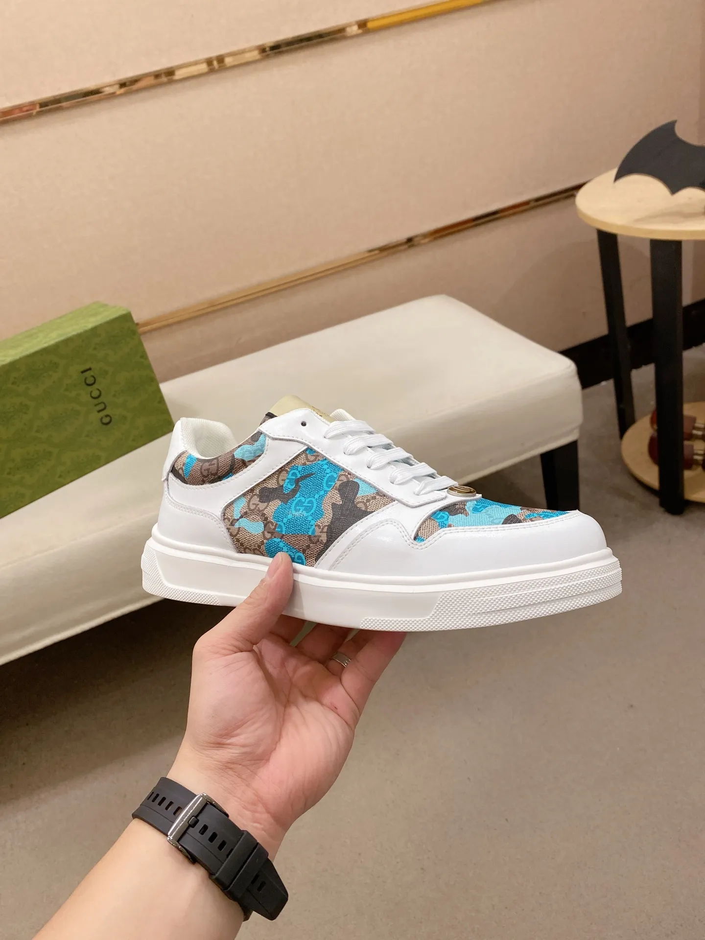 Ex-factory price 400💰【Gucci】Gucci men’s latest series of casual shoes! The official website is built 1:1. The upper is made of imported high-quality cowhide, and the lining is made of high-quality sheepskin, which is soft and comfortable. Picky selection of materials and exquisite workmanship give you the best enjoyment. Number of yards: 38-44 yards.